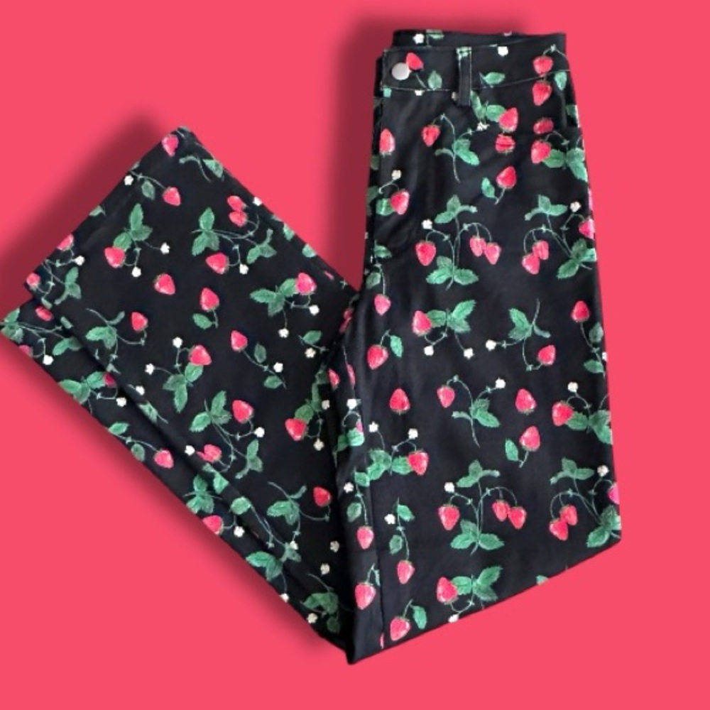 NWOT Vernacular Strawberry Straight Leg Pants. 🍓Size XS (26” Waist) - Picture 12 of 12